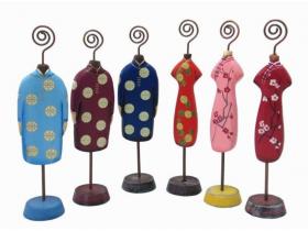 MANIQUI MADERA TRAJE PORTA NOTAS 22x6  SURTIDO A ELEGIR 1 *10#* 