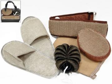 NECESER CON ACCESORIOS ASEO 26x19x6cm            